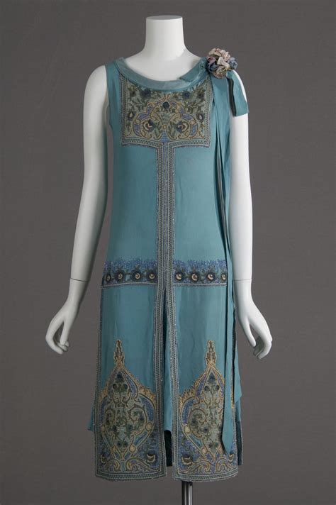 chanel 1920s dress.